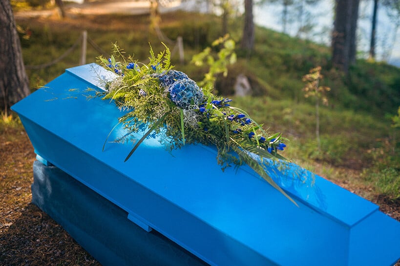 Kiitos_hautajaiset_arkulla2